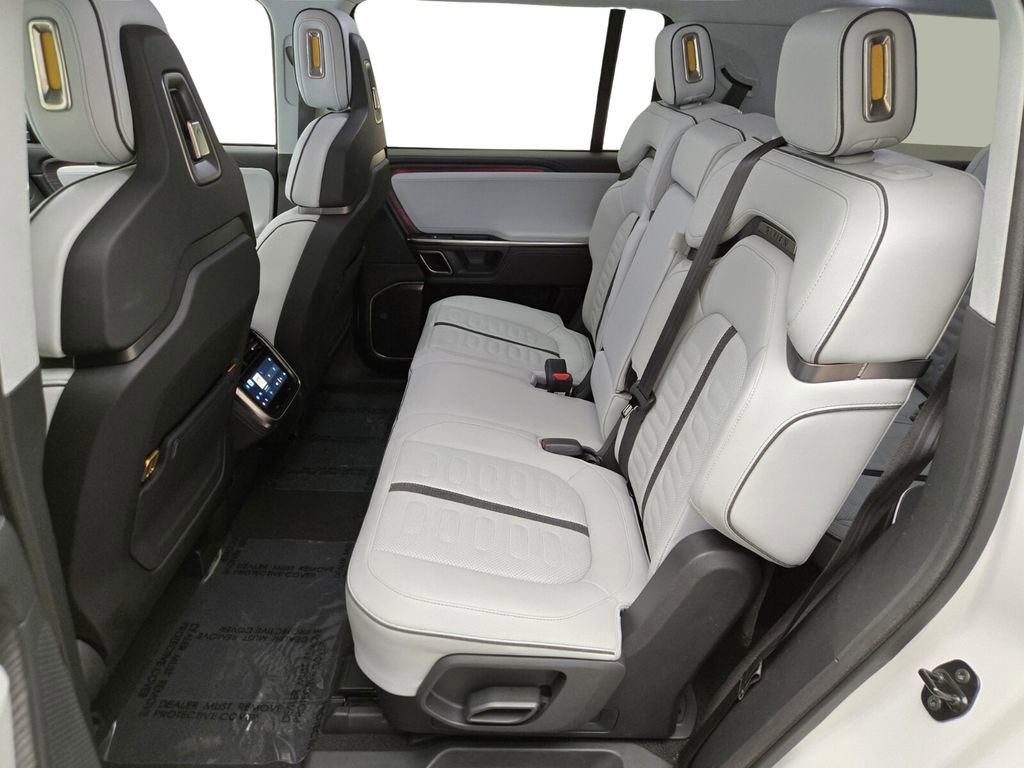 Used 2023 Rivian R1S Adventure image 18