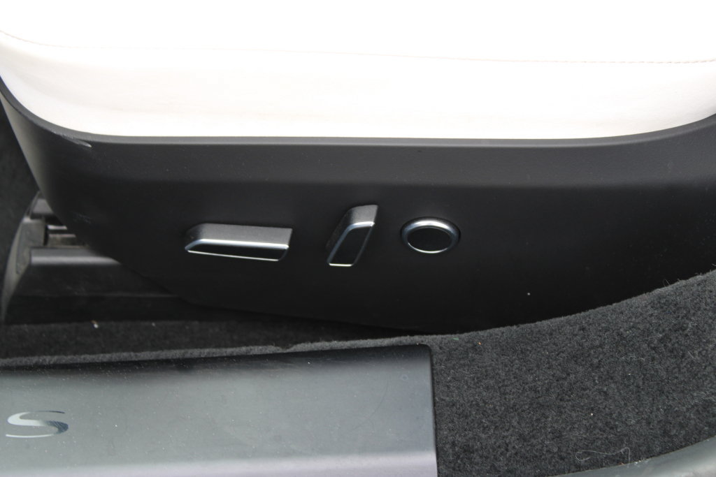 Used 2022 Tesla Model S Plaid AWD/4WD image 16