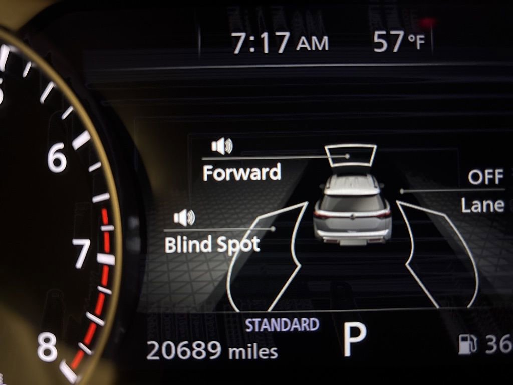 Used 2025 Nissan Pathfinder SV image 12