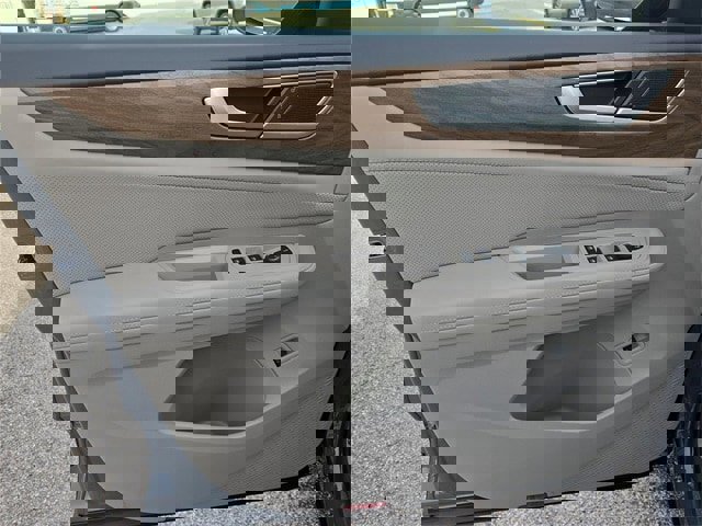 New 2026 Volkswagen Atlas SE image 16