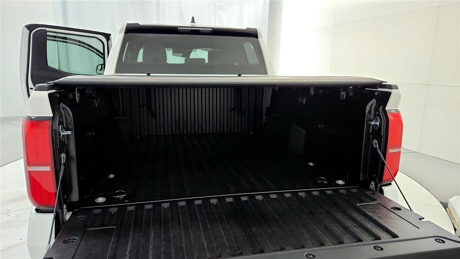 Certified 2025 Toyota Tacoma SR5 image 27