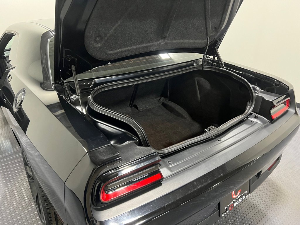 Used 2016 Dodge Challenger SXT Plus image 9