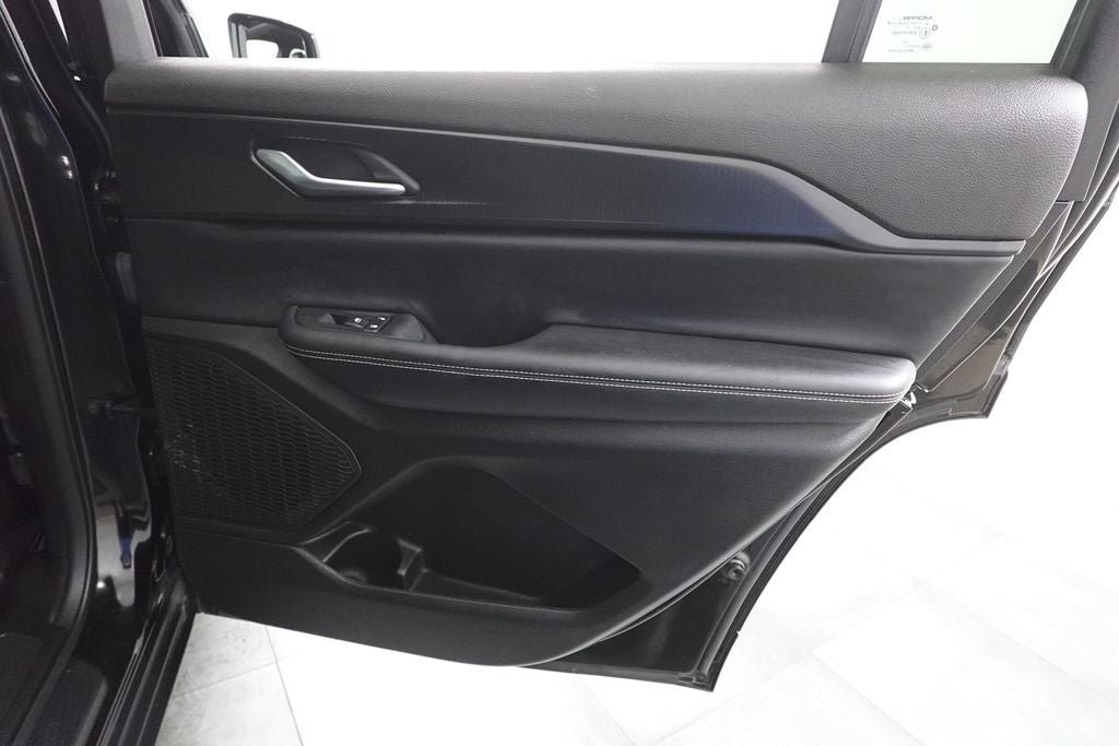 Used 2023 Jeep Grand Cherokee L Altitude image 29
