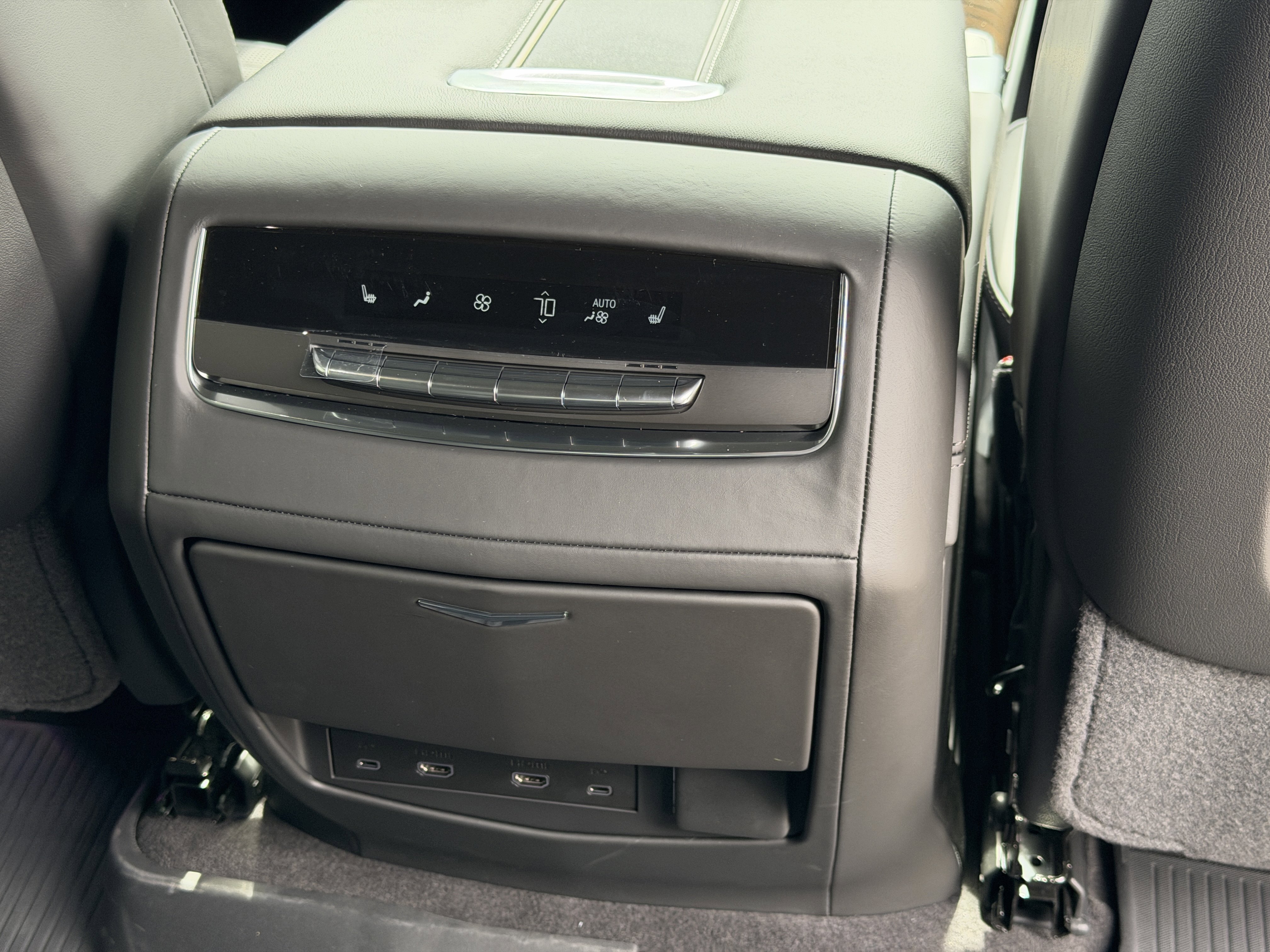 New 2026 Cadillac Escalade ESV Platinum Sport w/ LPO, ONYX Package AWD/4WD image 25