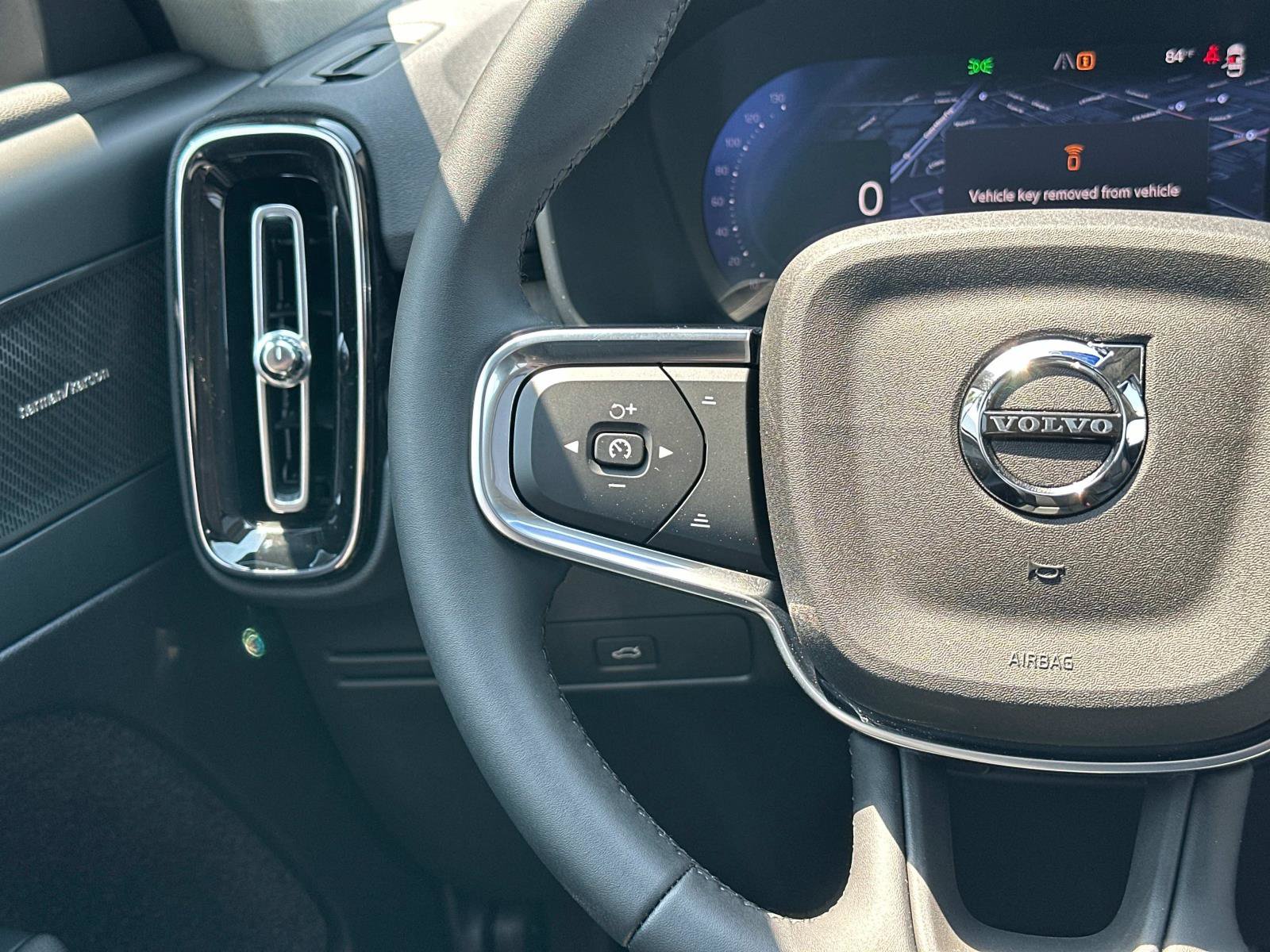 New 2026 Volvo XC40 B5 Ultra w/ Climate Package AWD/4WD image 8