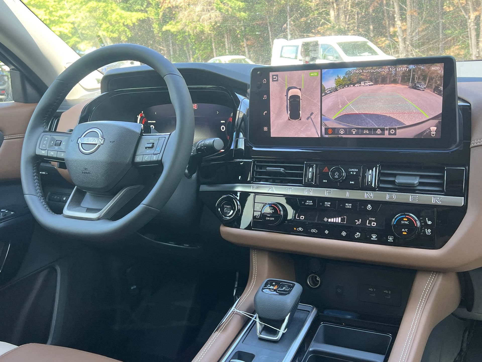 New 2026 Nissan Pathfinder Platinum FWD image 3