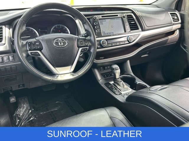 Used 2017 Toyota Highlander XLE AWD/4WD image 2