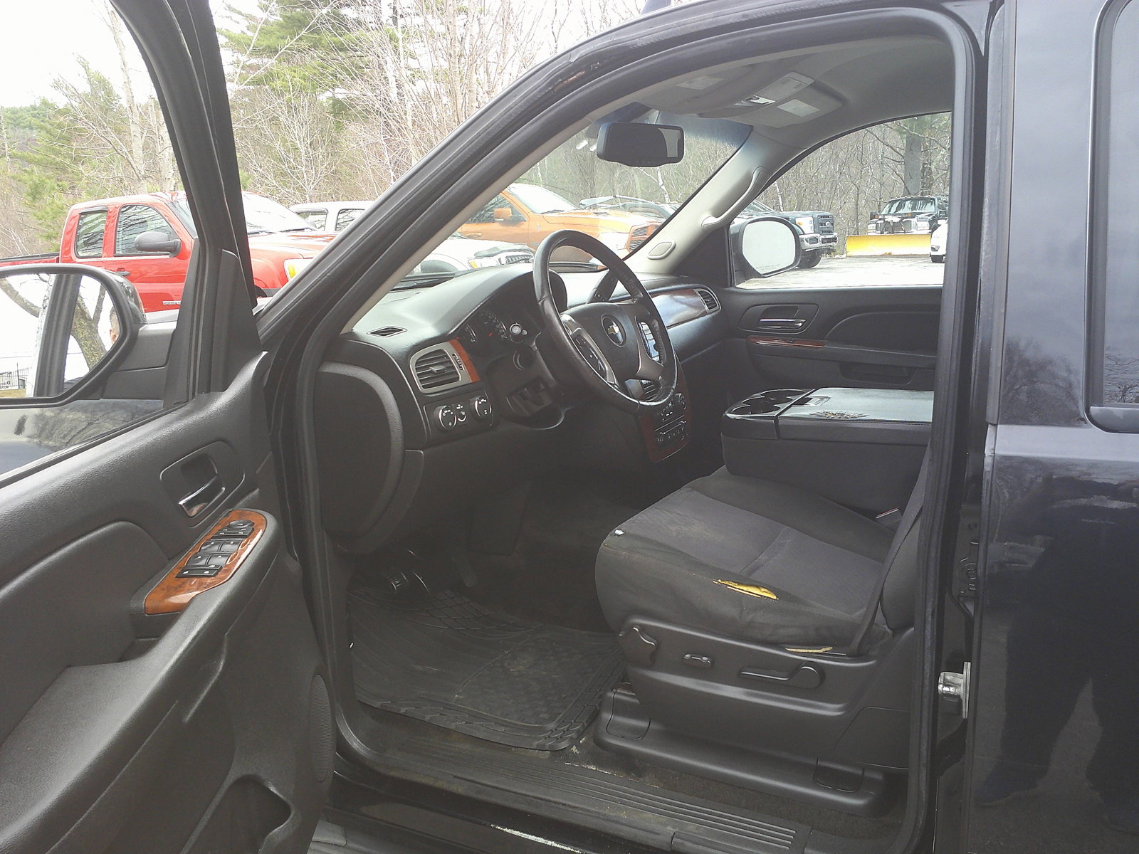 Used 2013 Chevrolet Tahoe LS w/ Convenience Package AWD/4WD image 9