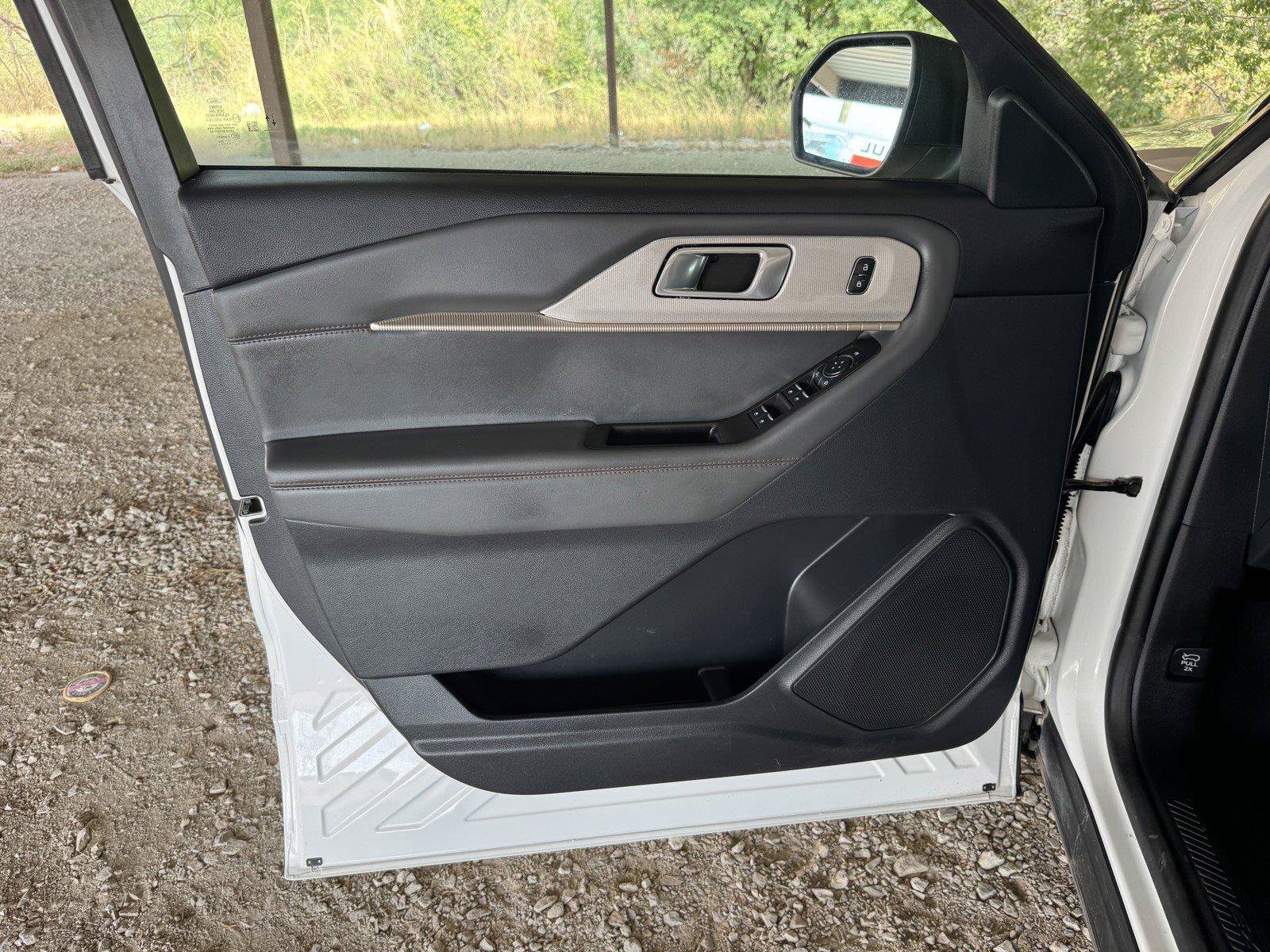 Used 2025 Ford Explorer Active RWD image 26