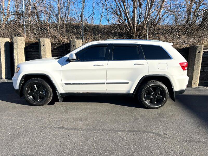 Used 2011 Jeep Grand Cherokee Laredo image 6