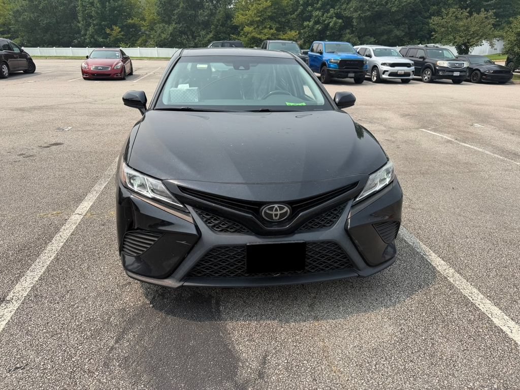 Used 2019 Toyota Camry SE FWD image 2