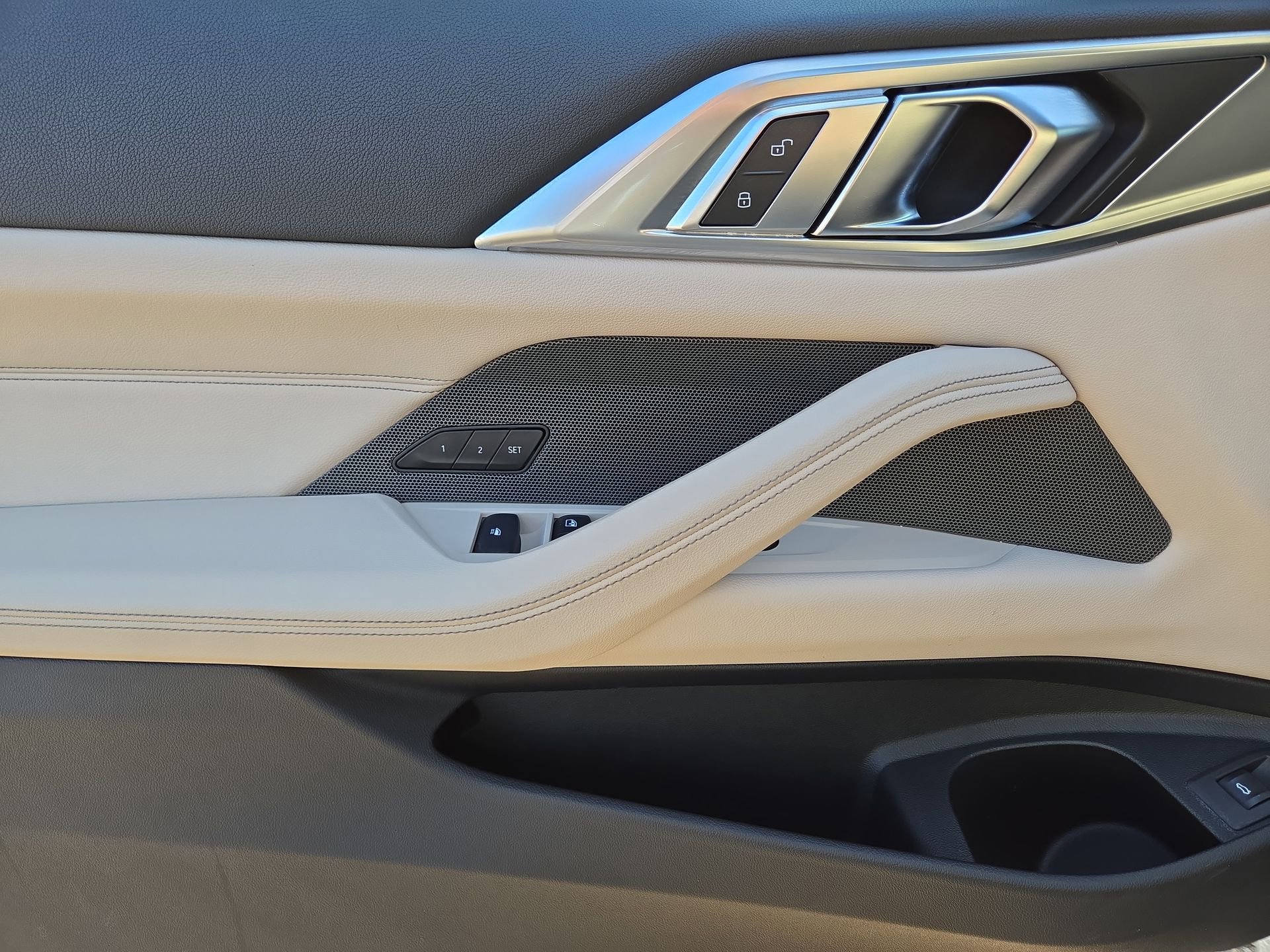 Used 2024 BMW 440i xDrive Convertible w/ Premium Package image 15