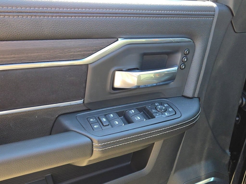 New 2026 RAM 2500 Laramie AWD/4WD image 36