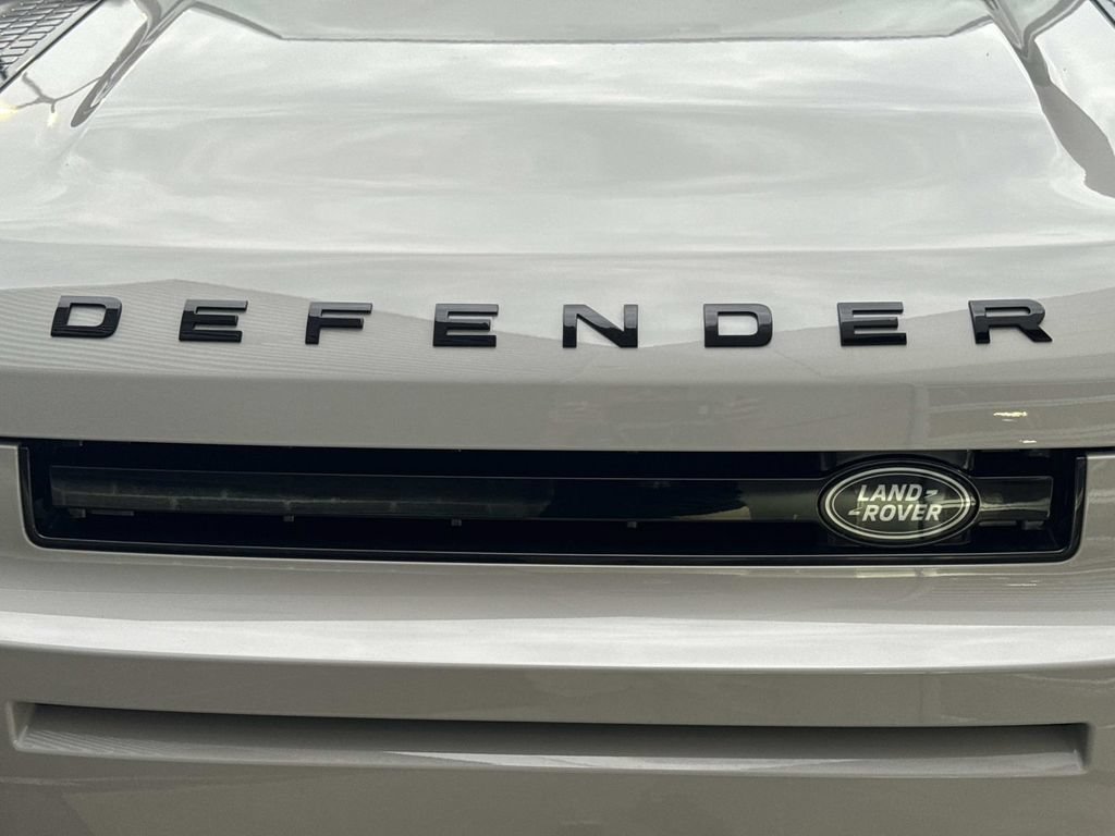 New 2026 Land Rover Defender 110 X-Dynamic SE AWD/4WD image 10