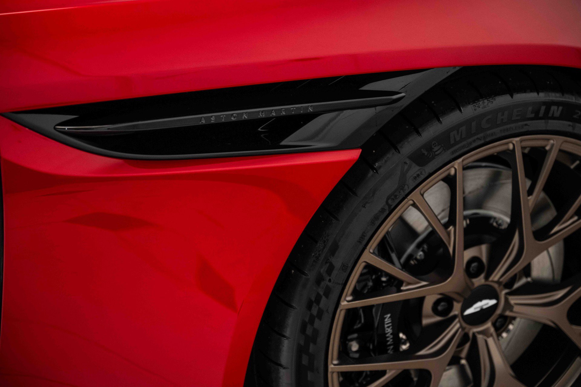 Used 2025 Aston Martin DB12 Convertible image 7