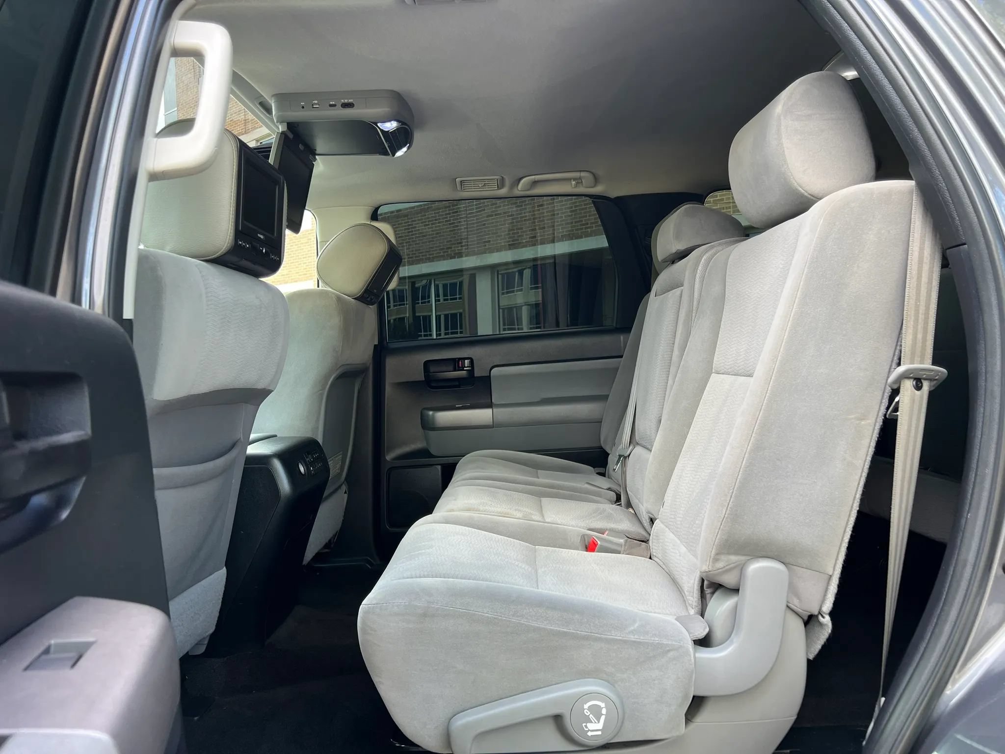 Used 2014 Toyota Sequoia SR5 RWD image 14