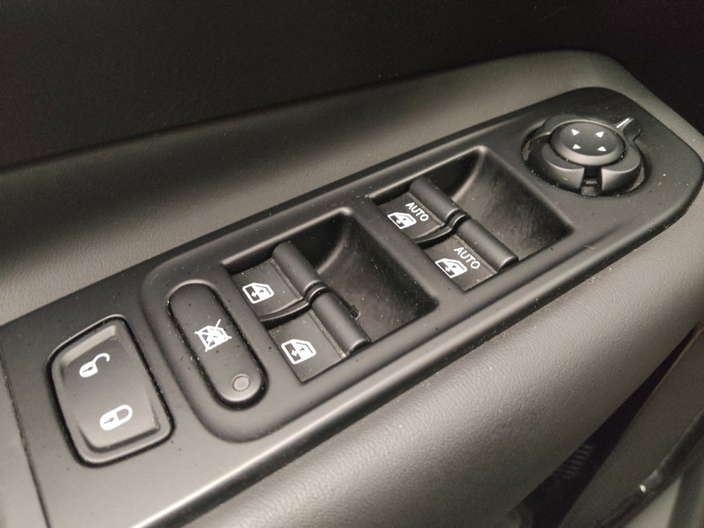 Used 2020 Jeep Renegade Altitude w/ UConnect 8.4 Nav Group image 27