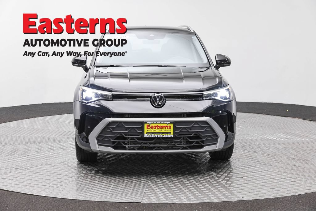 Used 2025 Volkswagen Taos SE FWD image 3