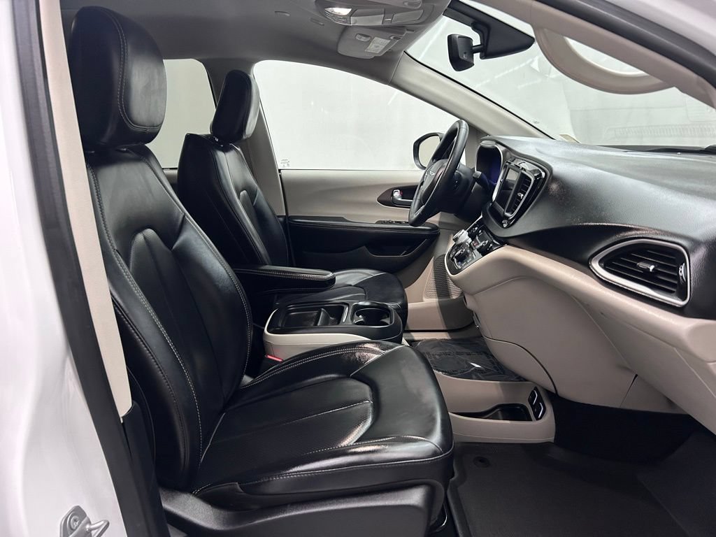 Certified 2021 Chrysler Voyager Lxi FWD image 18