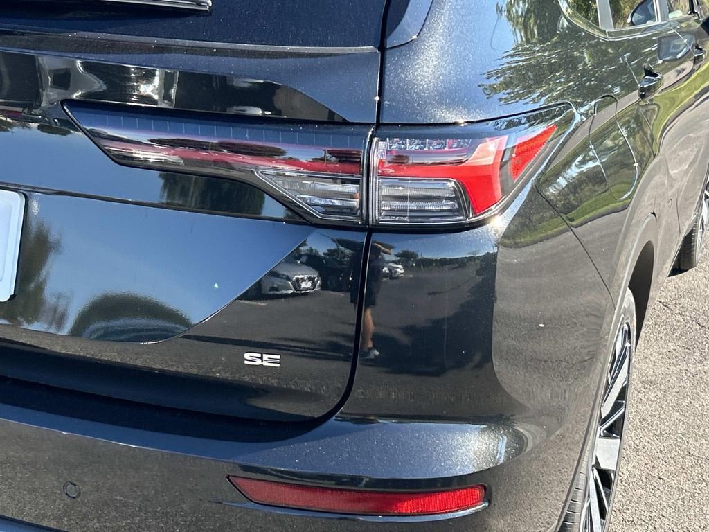 New 2025 Mitsubishi Outlander SE image 10