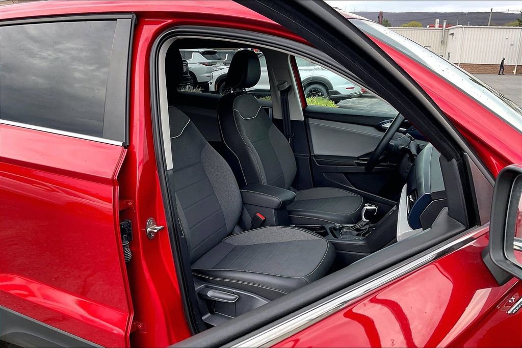 Used 2024 Volkswagen Taos SE w/ Black Wheel Plus Package image 7