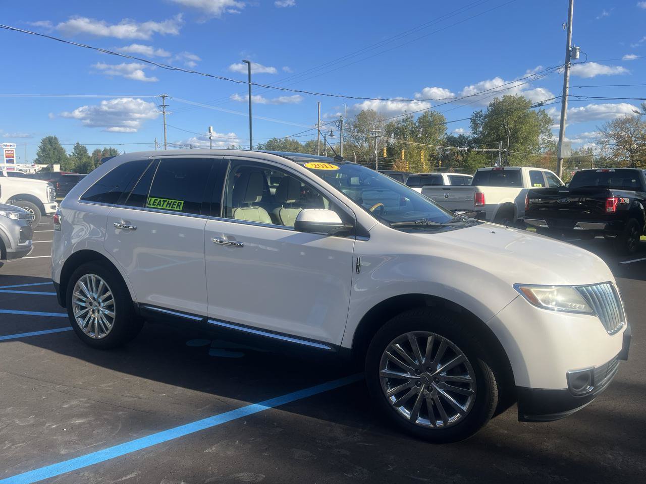 Used 2011 Lincoln MKX AWD w/ Sight & Sound Pkg image 3