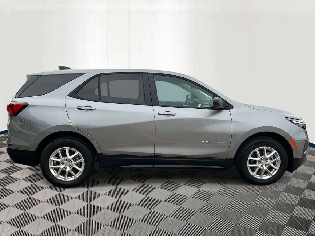 Used 2024 Chevrolet Equinox LS w/ LS Convenience Package FWD image 5