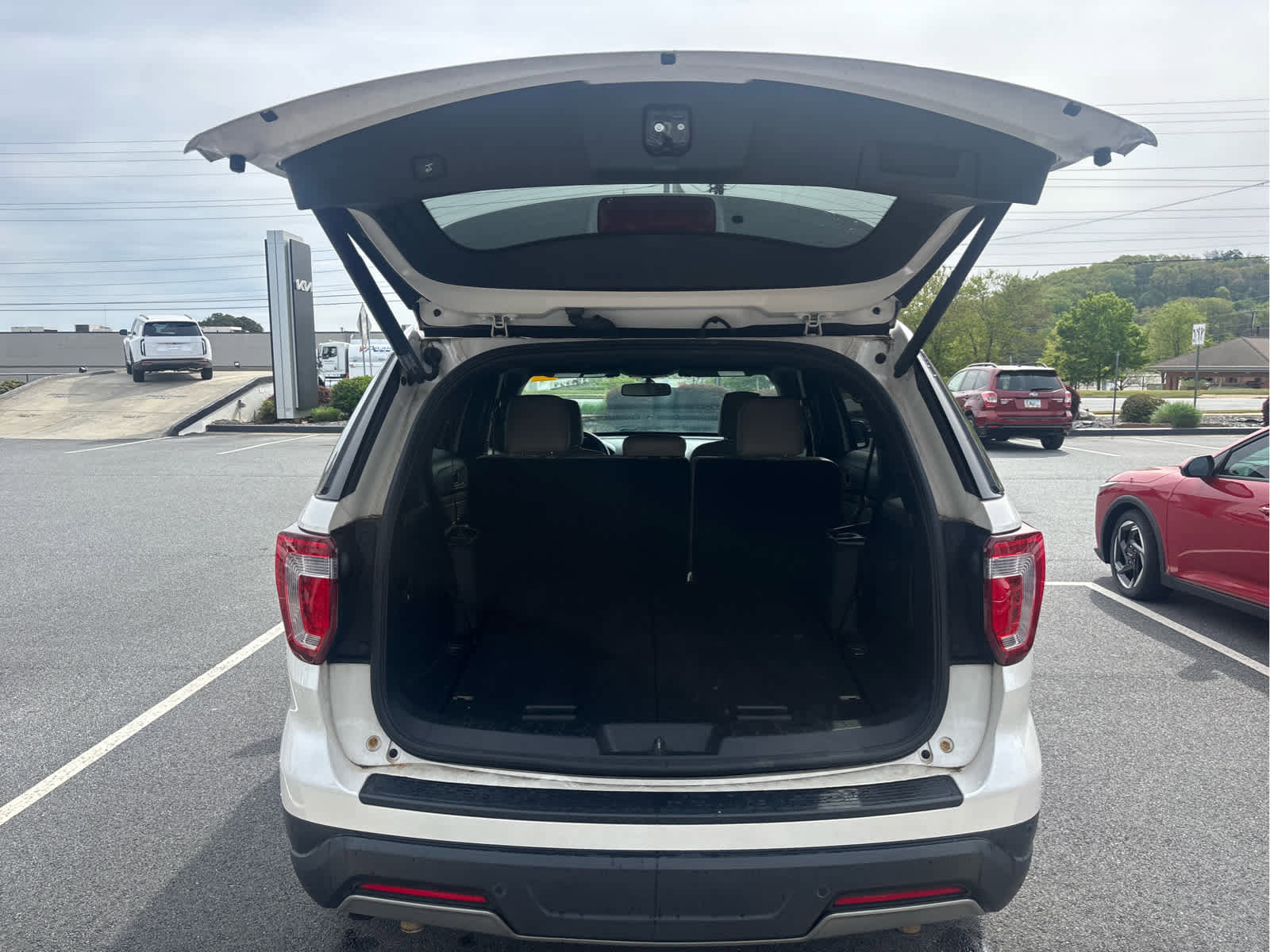 Used 2019 Ford Explorer XLT w/ Equipment Group 202A image 17