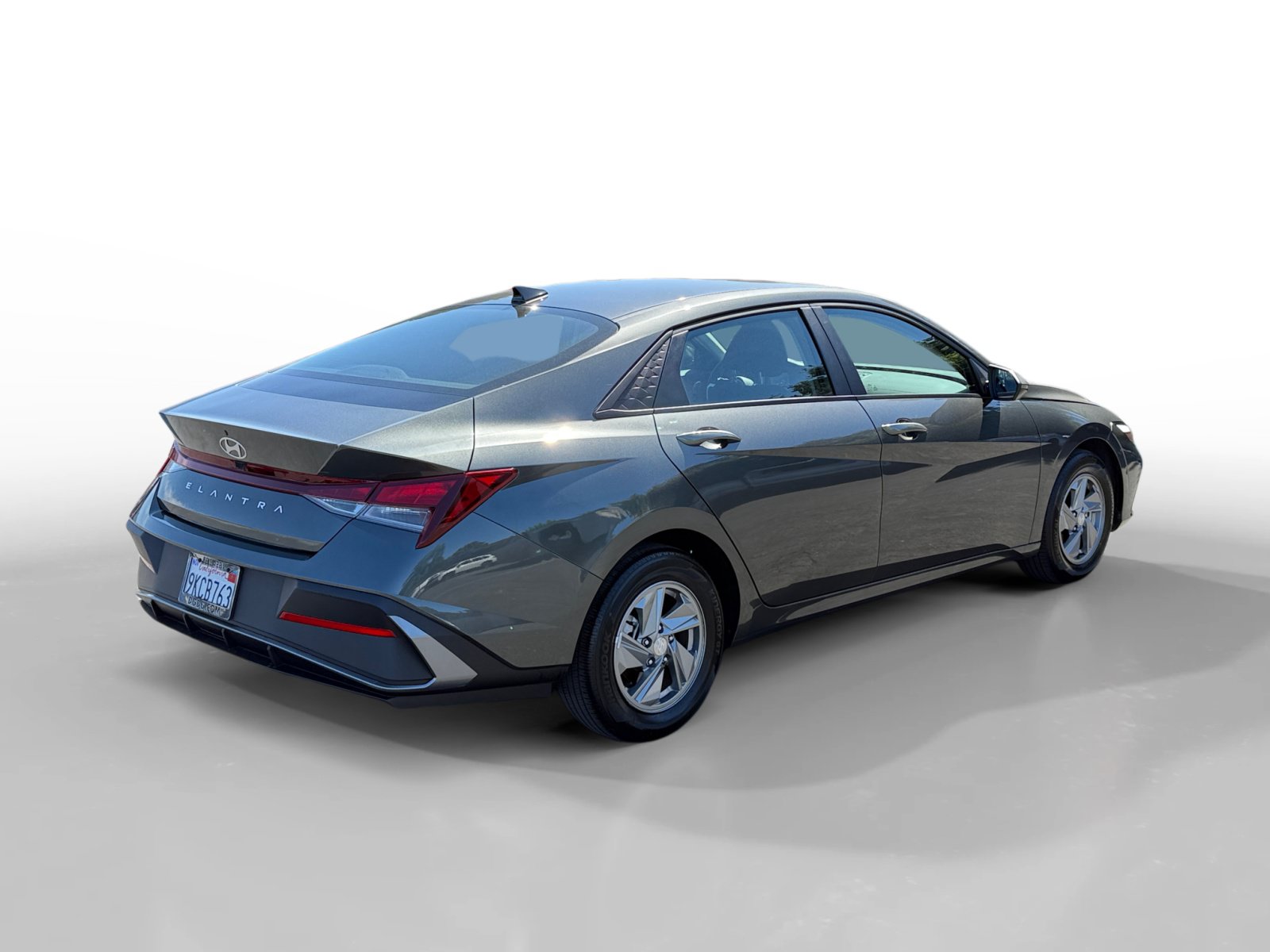 Certified 2024 Hyundai Elantra SE FWD image 5