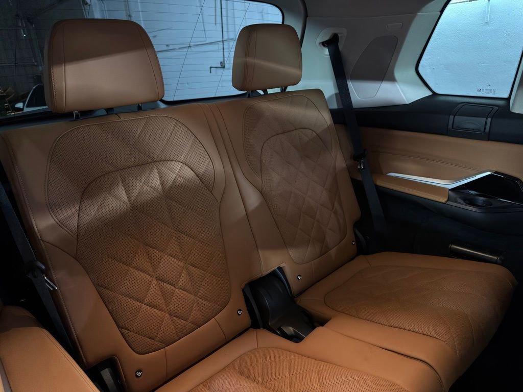 Used 2024 BMW X7 xDrive40i w/ Premium Package image 56