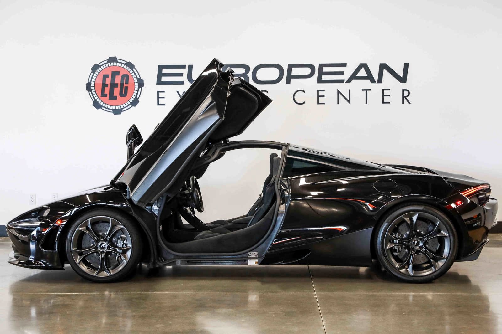 Used 2019 McLaren 720S RWD image 9