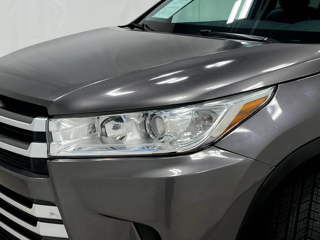 Used 2019 Toyota Highlander XLE AWD/4WD image 36