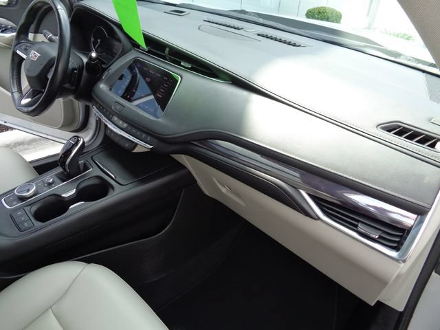 Used 2021 Cadillac XT4 Luxury w/ Cold Weather Package FWD image 24