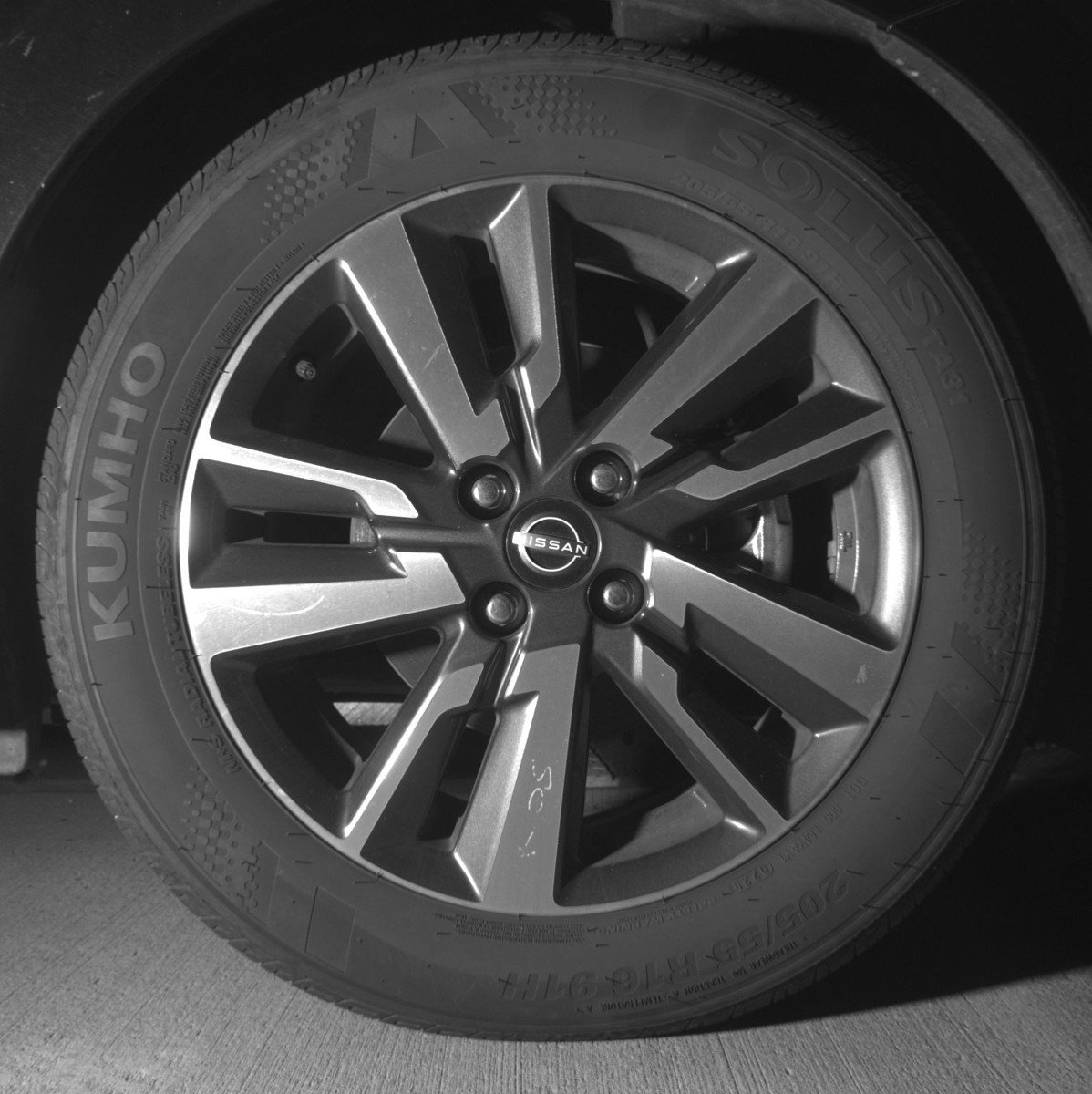 Used 2025 Nissan Versa SV image 13