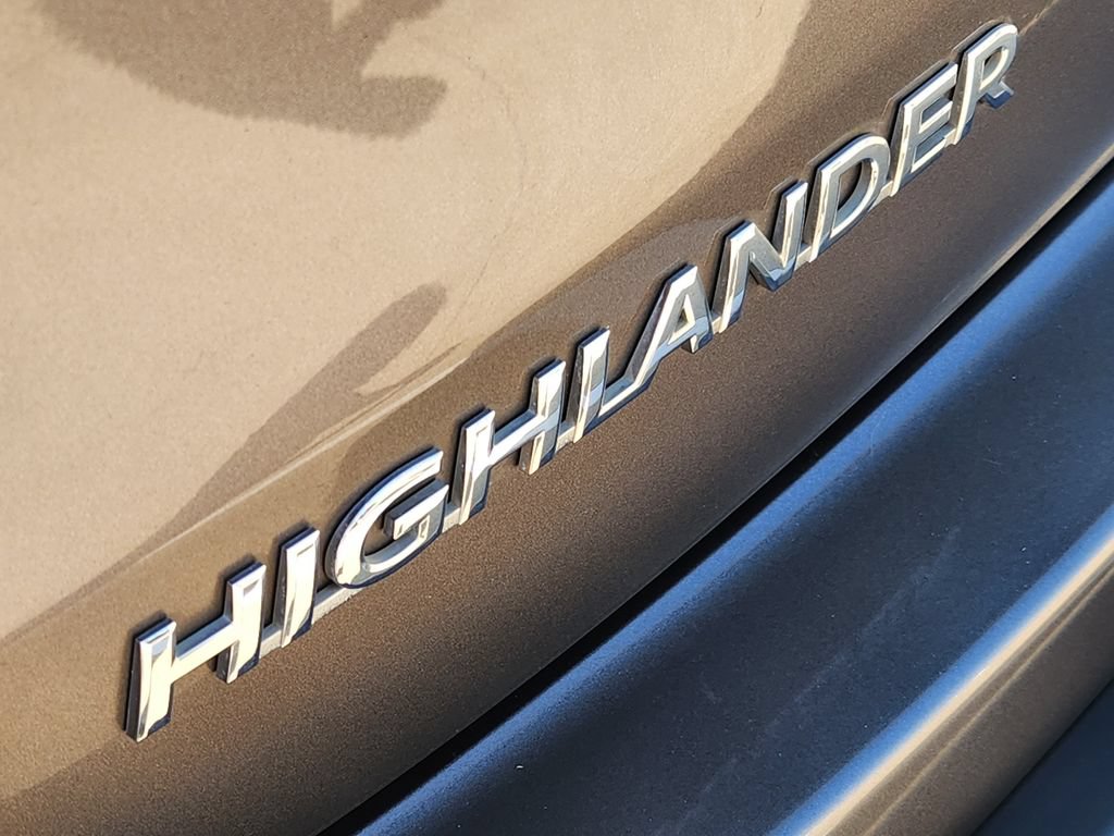 Used 2016 Toyota Highlander XLE FWD image 12