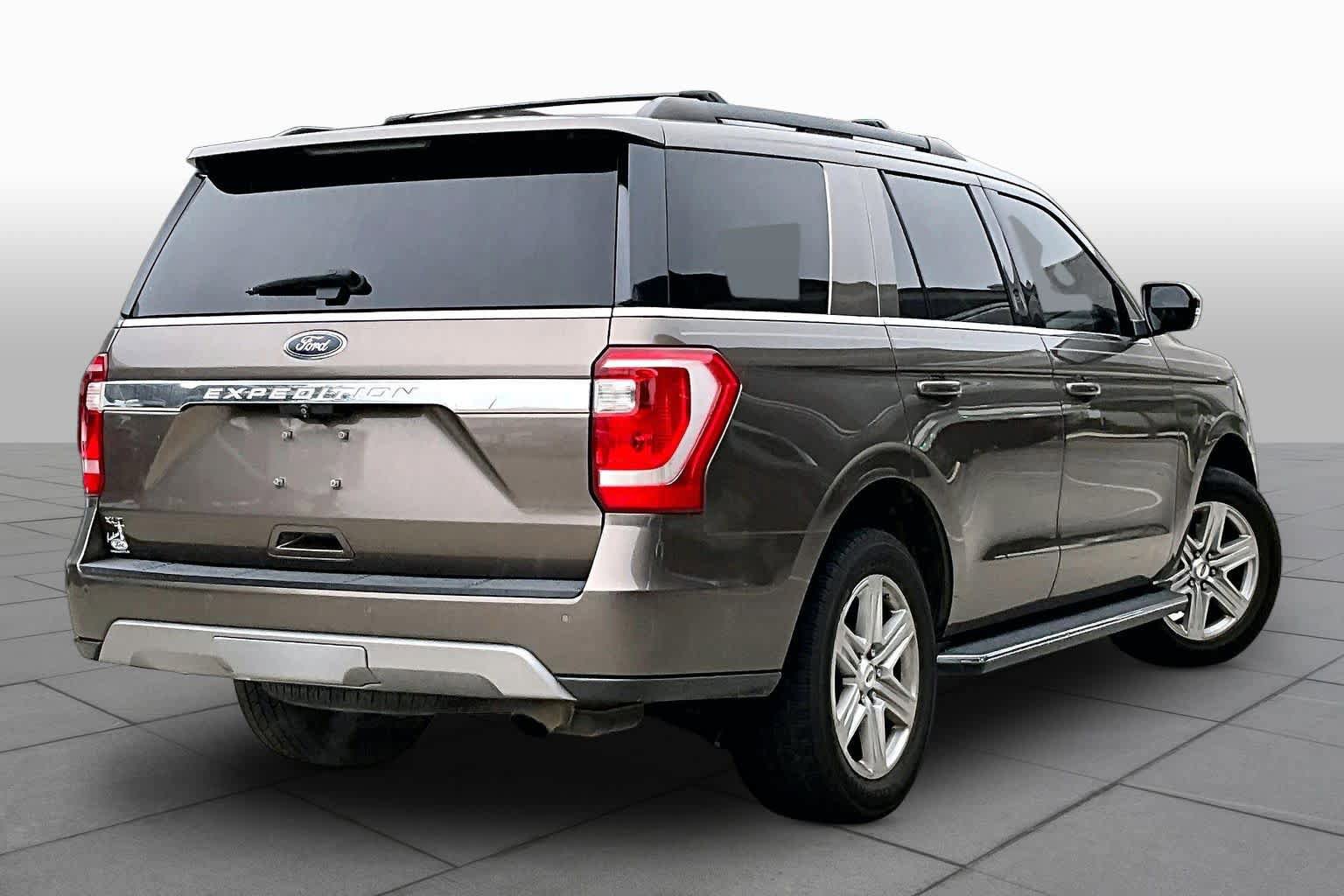 Used 2018 Ford Expedition XLT w/ Equipment Group 202A RWD image 11