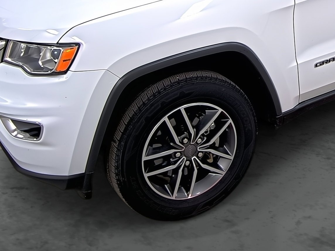 Used 2019 Jeep Grand Cherokee Limited AWD/4WD image 7