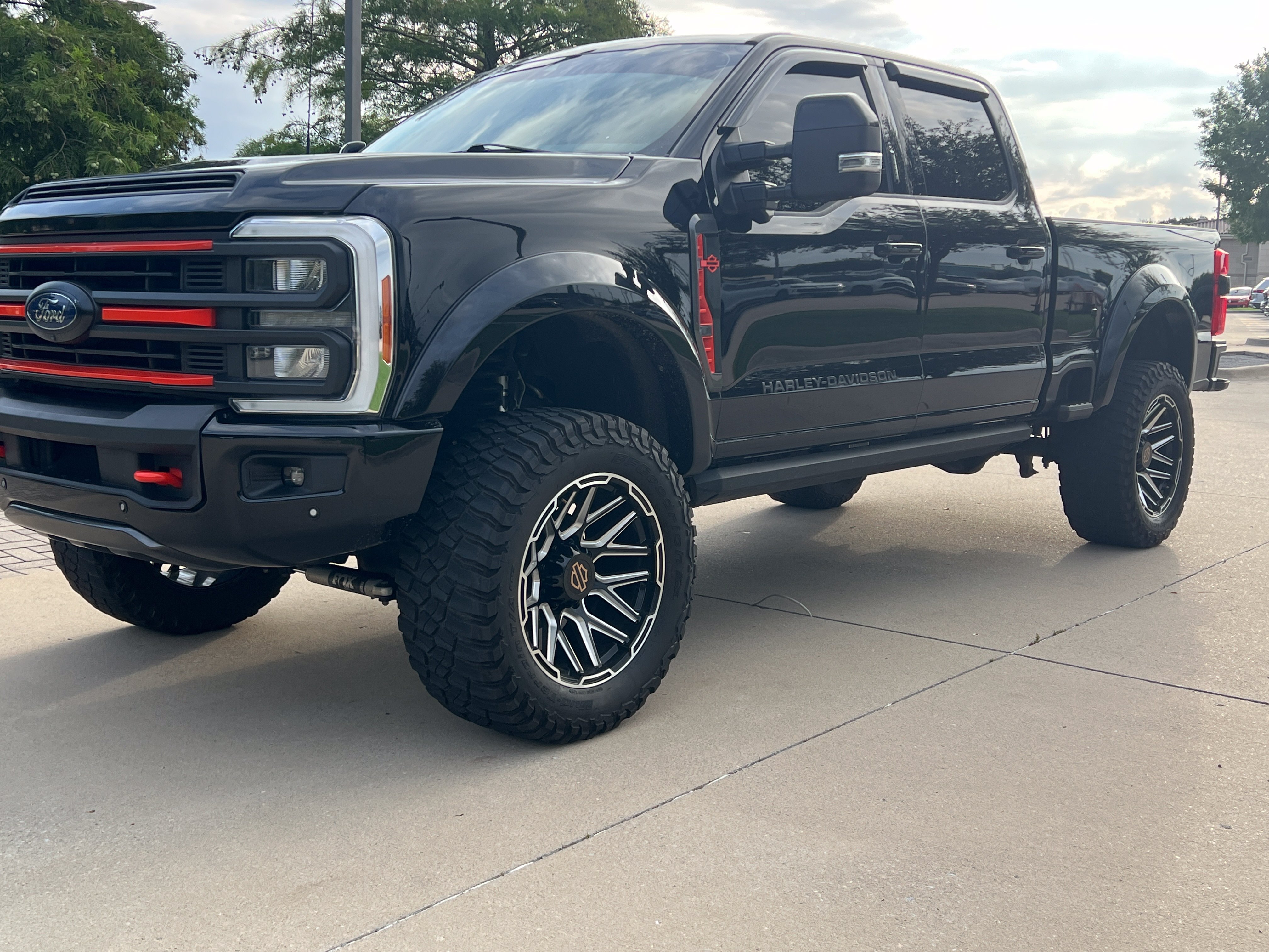 Used 2023 Ford F250 Lariat w/ Lariat Ultimate Package AWD/4WD image 5