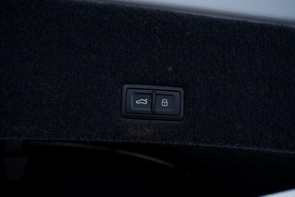 Used 2022 Lamborghini Urus AWD/4WD image 60