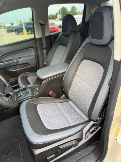 Used 2021 Chevrolet Colorado Z71 w/ Safety Package AWD/4WD image 7