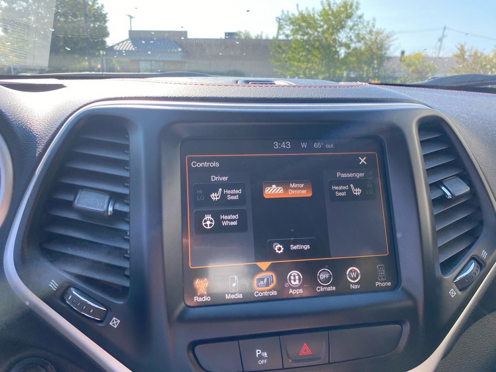 Used 2018 Jeep Cherokee Trailhawk w/ Comfort/Convenience Group image 15