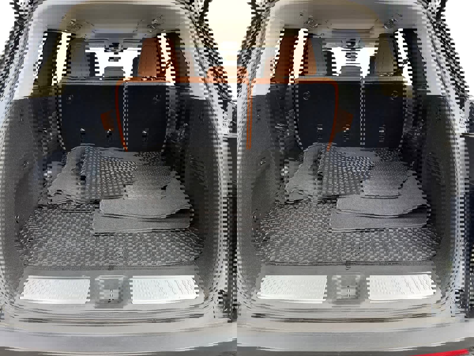 Used 2024 INFINITI QX60 Sensory image 4