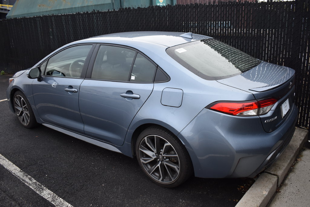 Used 2021 Toyota Corolla SE w/ Carpet Mat Package (TMS) FWD image 3