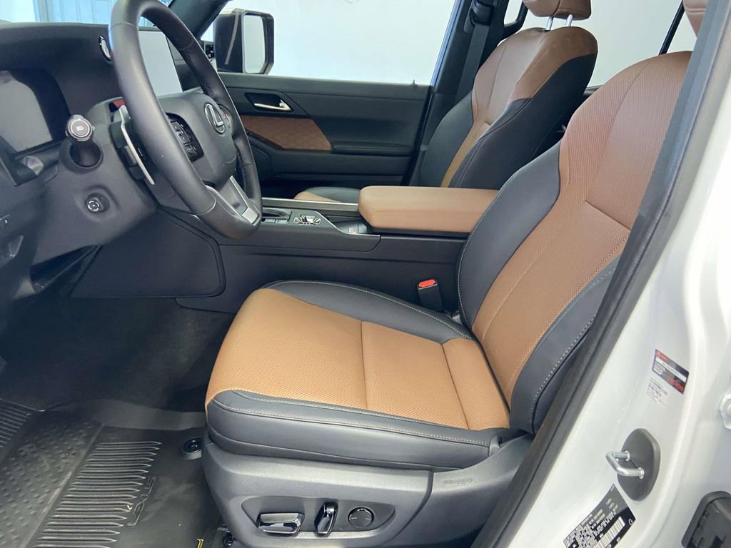 Used 2024 Lexus GX 550 w/ Accessory Package (2T) AWD/4WD image 20