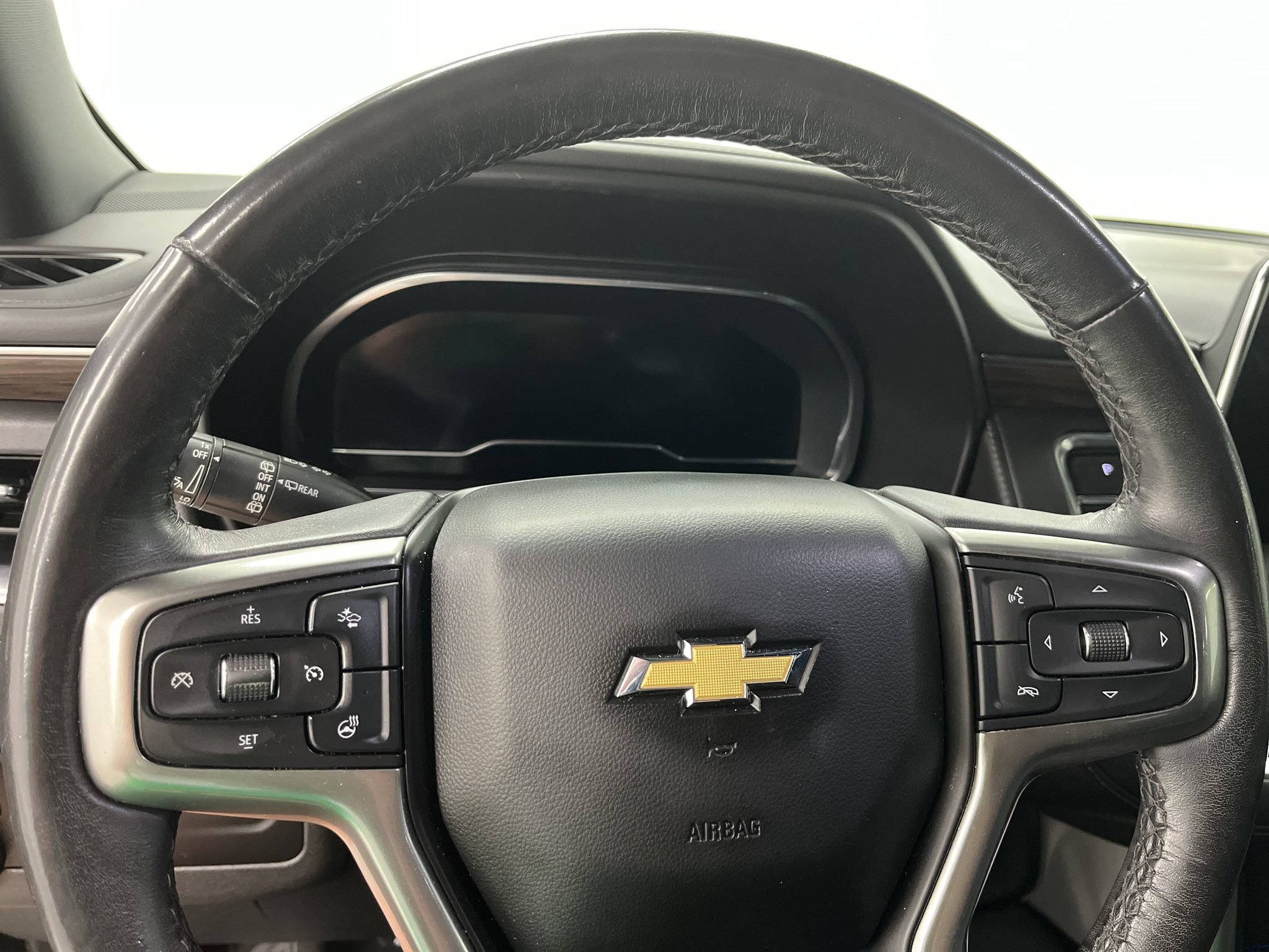 Used 2022 Chevrolet Tahoe LT w/ Luxury Package AWD/4WD image 12