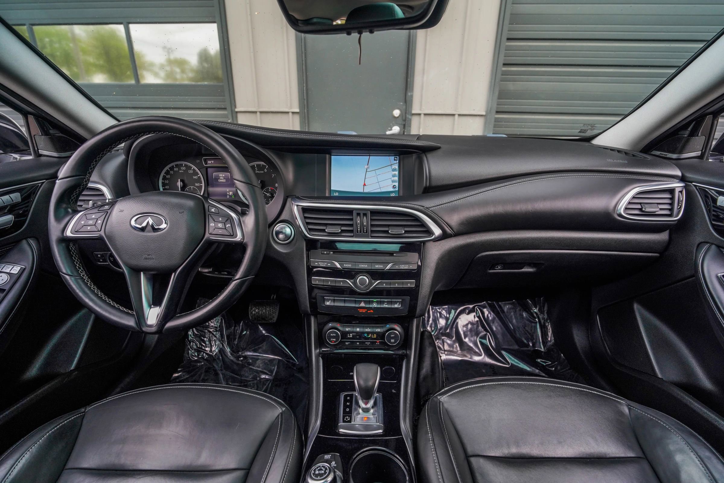 Used 2017 INFINITI QX30 Premium w/ Technology Package FWD image 17