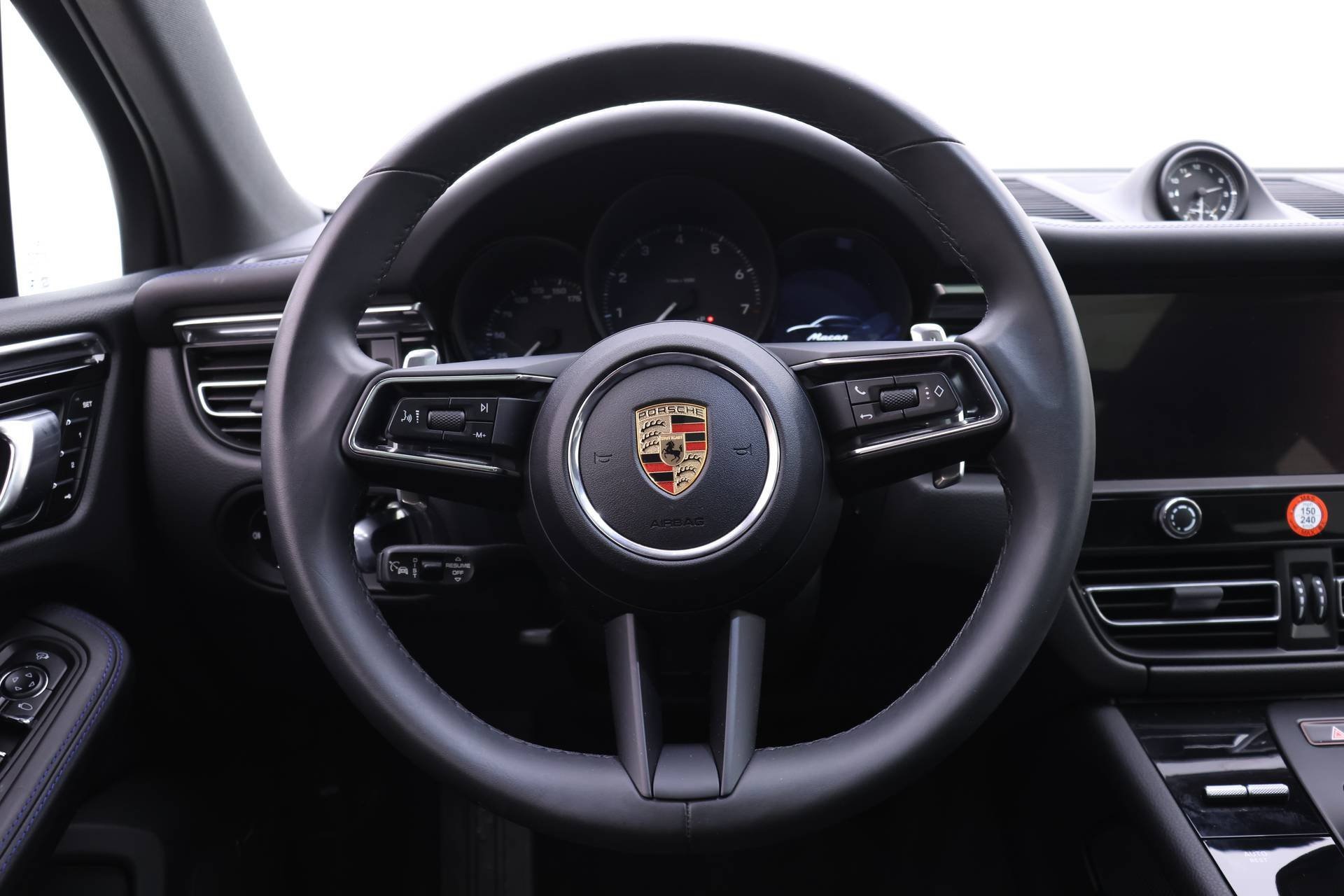 Used 2025 Porsche Macan image 19