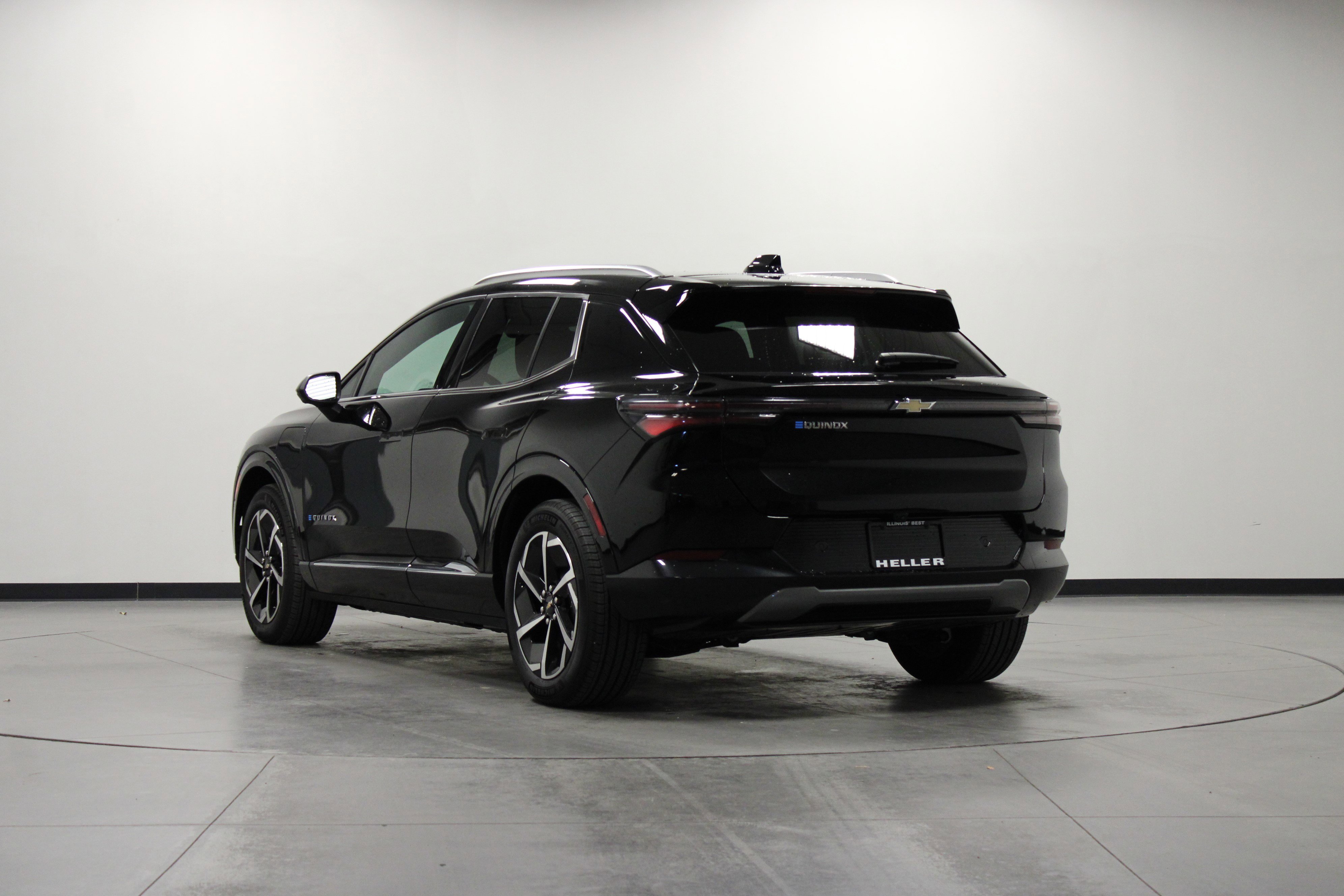 Used 2025 Chevrolet Equinox EV LT w/ Convenience Package image 6