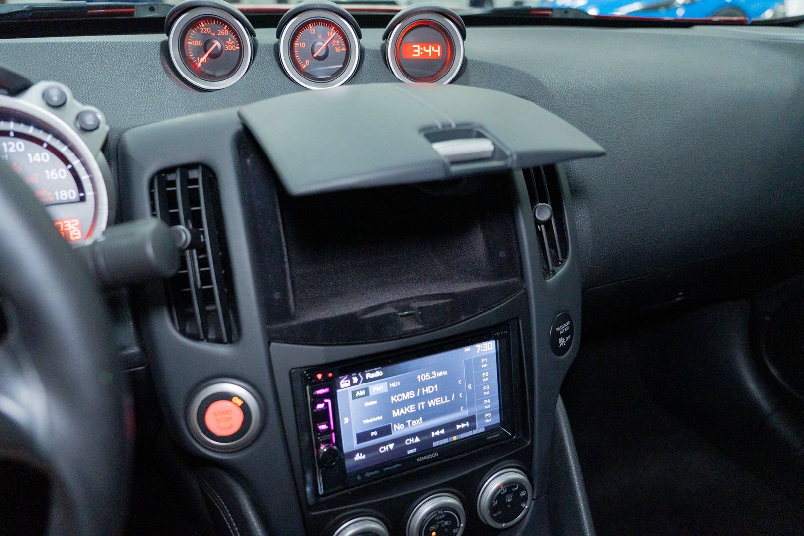 Used 2016 Nissan 370Z Coupe RWD image 28