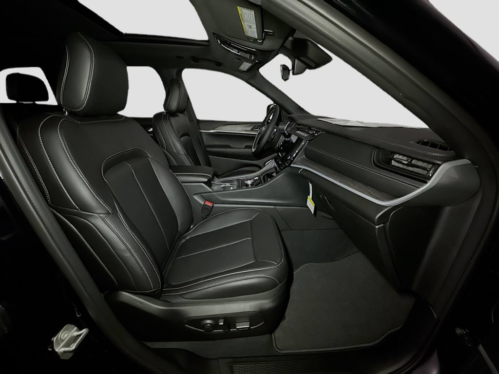 New 2026 Jeep Grand Cherokee Limited AWD/4WD image 32
